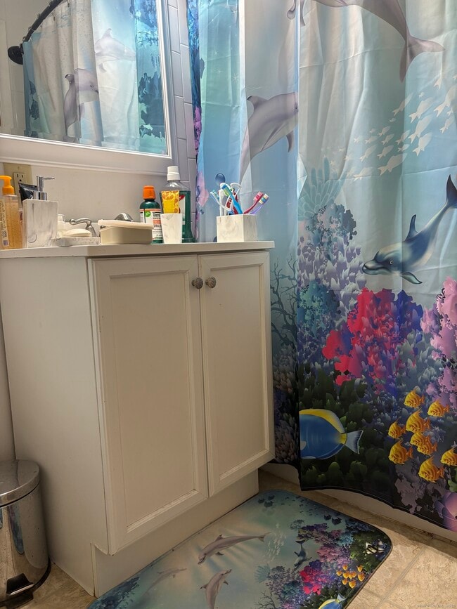 Building Photo - 962 High Path Rd