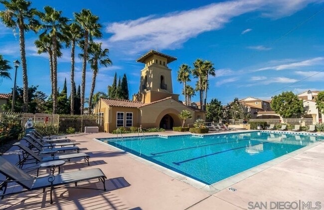 Building Photo - Stunning Townhome in the Heart of Otay Lakes, Chula Vista - MOVE IN SPECIAL