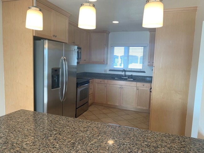 Building Photo - FANTASTIC CONDO IN THE HEART OF BELMONT SHORES/BLUFF PARK!