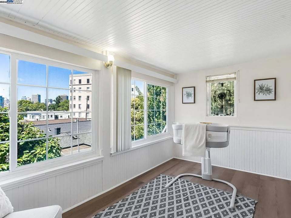 Building Photo - 475 Newton Ave