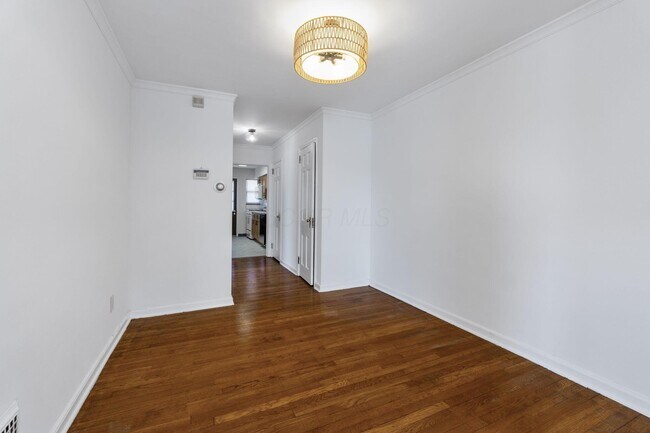 Building Photo - 1147 S Cassingham Rd