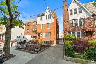 Building Photo - 32-33 46th St-
