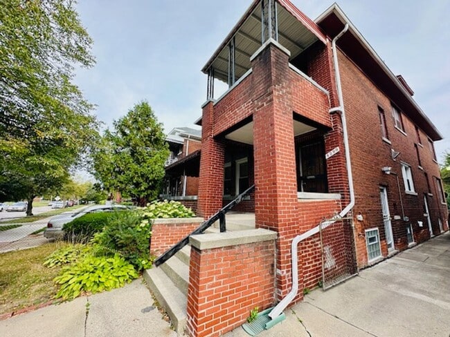 Building Photo - 4287 W Grand St