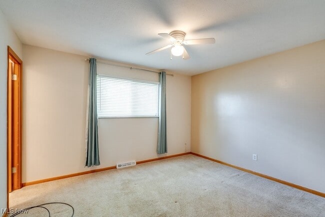 Building Photo - 24665 Robinia Dr