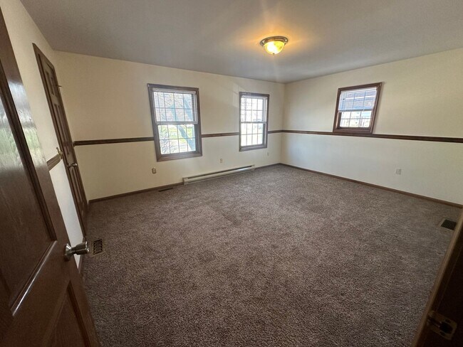 Building Photo - Spacious Three Bedroom Home with Central Air