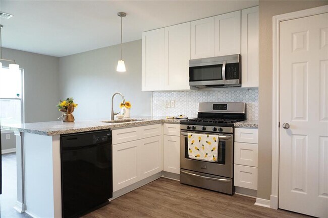 Building Photo - 18126 Almonte Ln