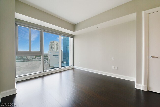 Building Photo - 2700 S Las Vegas Blvd