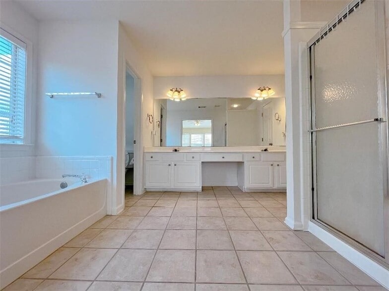 Building Photo - 8205 Norwich Pl