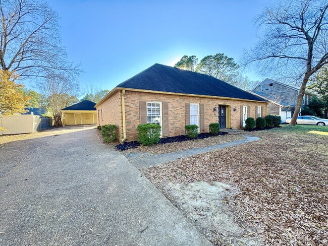 Building Photo - 6843 Amersham Dr