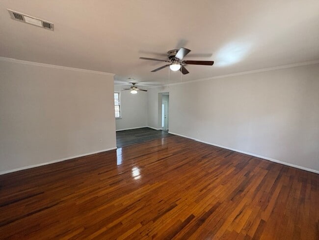 Building Photo - 118 Czar Ln