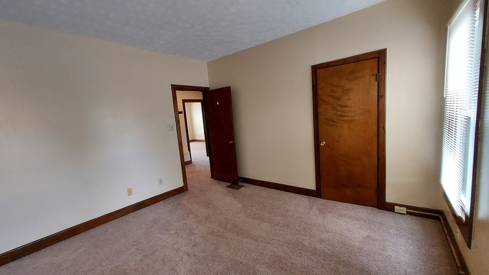 Building Photo - 404 King Ave