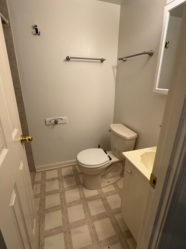 Building Photo - 3212 Manitoba Dr