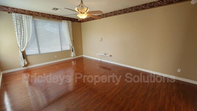 Building Photo - 410 N Bell Pl