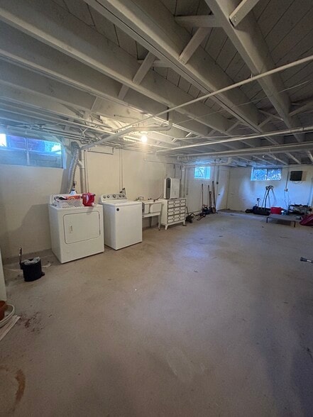 Building Photo - 133 Elm Ave