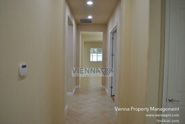 Building Photo - 2101 Harpford Dr