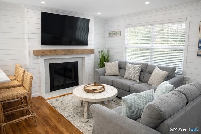 Building Photo - 74 Oldfield Dr