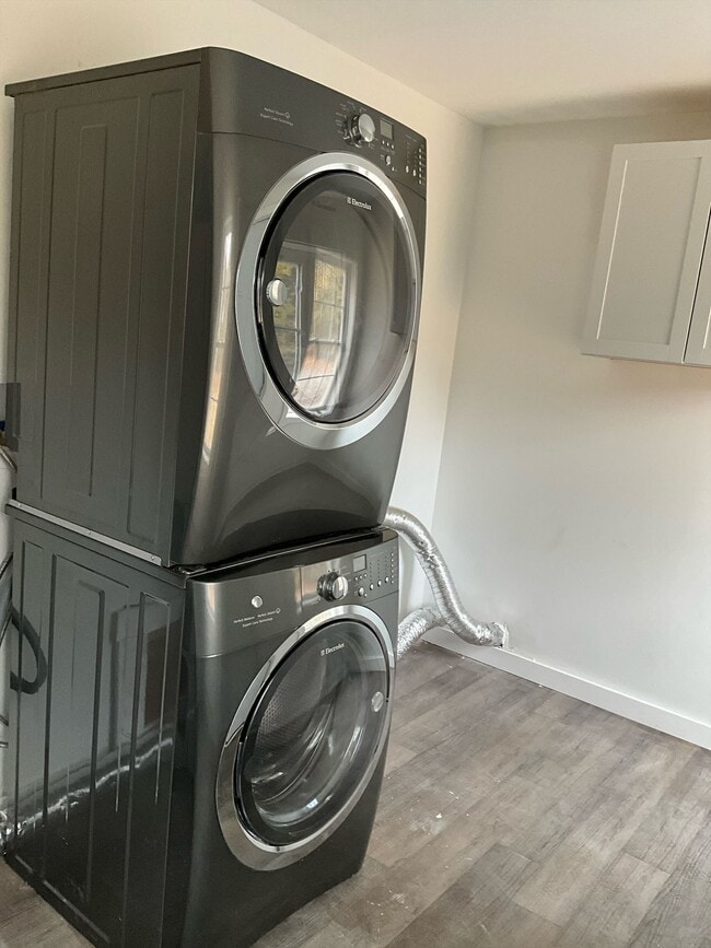 Building Photo - 8 Woodland Ct