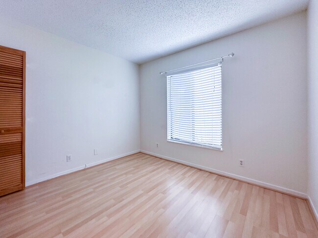 Building Photo - 1575 SW Silver Pine Way