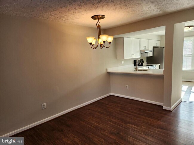 Building Photo - 16326 Pennsbury Way