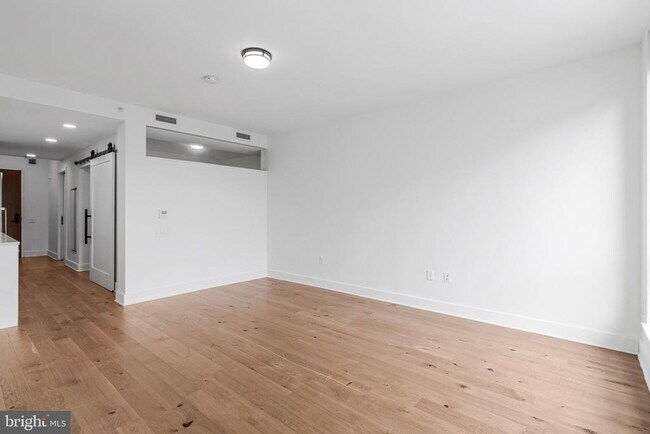 Building Photo - 1211 Van St SE