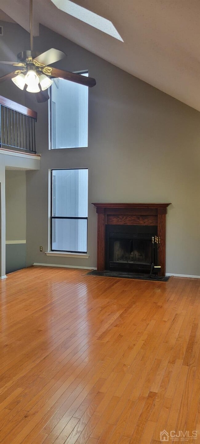Building Photo - 44 Peachtree Ct