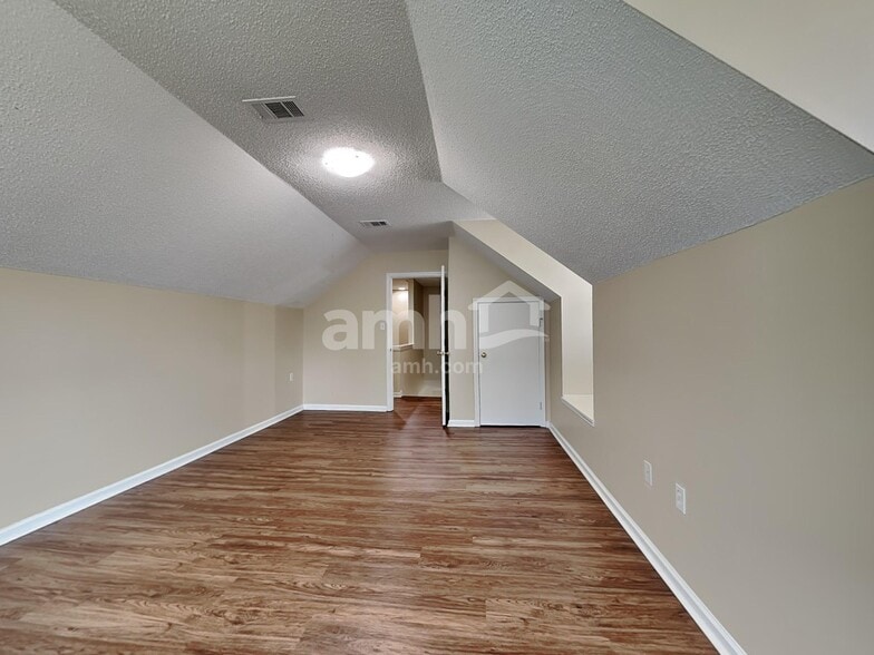 Building Photo - 130 Parkview Rd