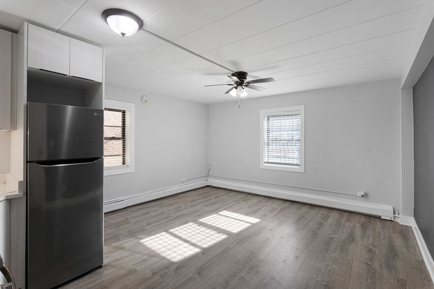 Building Photo - 6023 N Kenmore Ave