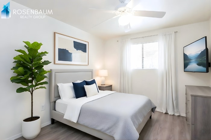 Building Photo - 455 W Kelso St