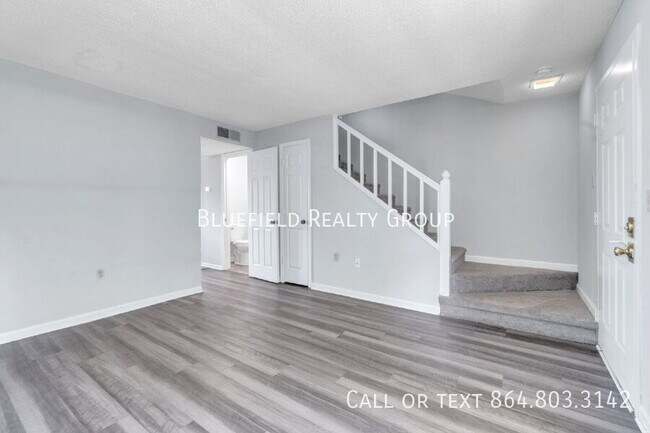 Building Photo - 250 Elm St