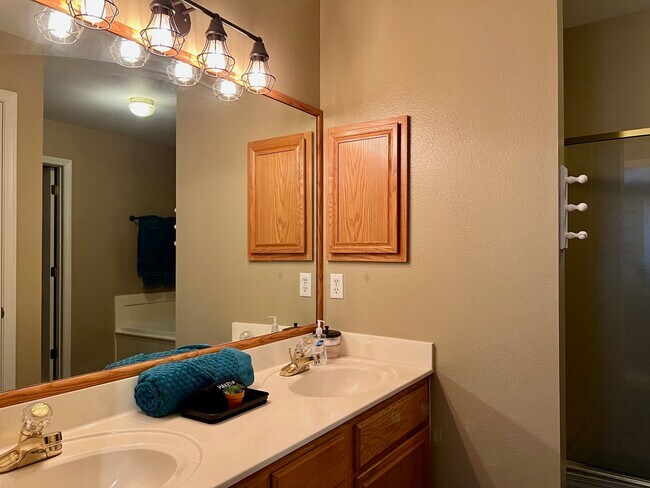 Building Photo - 36 Valley View Cir
