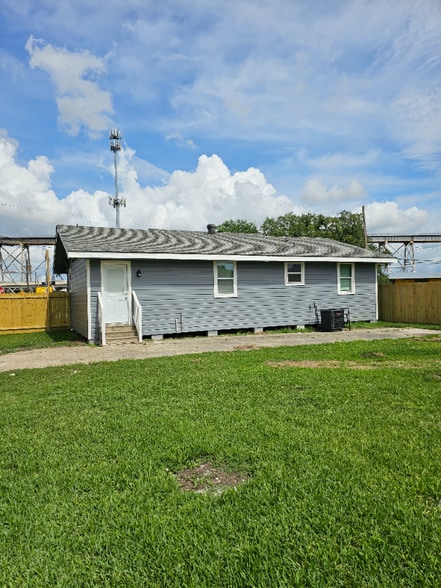 Building Photo - 600 Westwego Ave