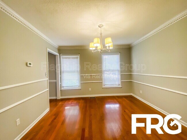 Building Photo - 305 Smith Pl