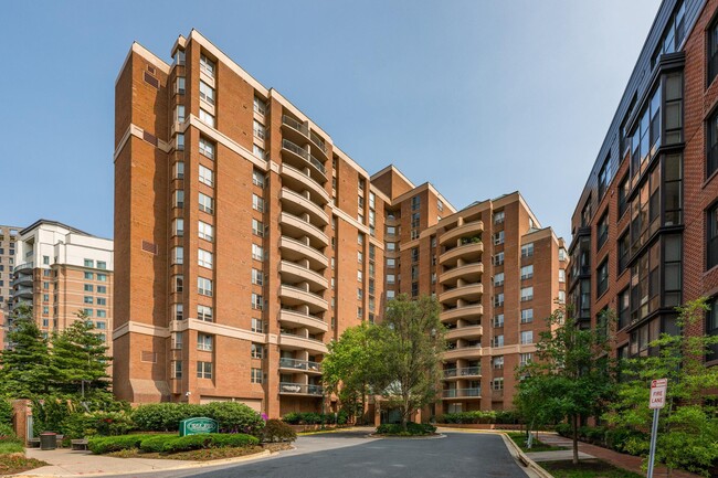 Building Photo - 4808 Moorland Ln