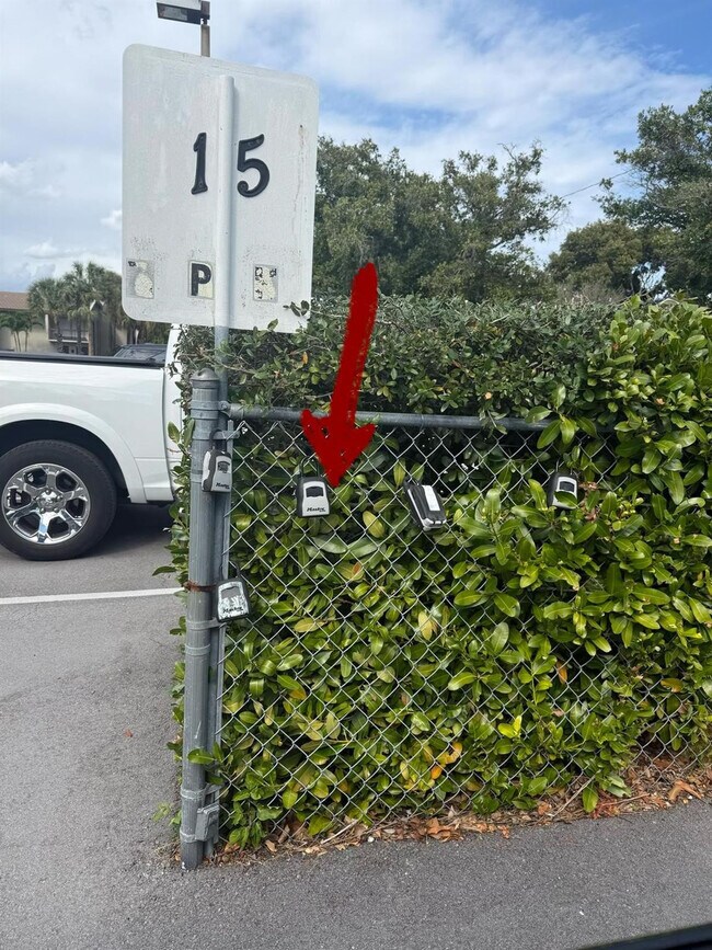 Building Photo - 733 SE 1st Way