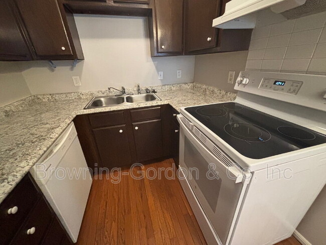 Building Photo - 567 Cedar Dr