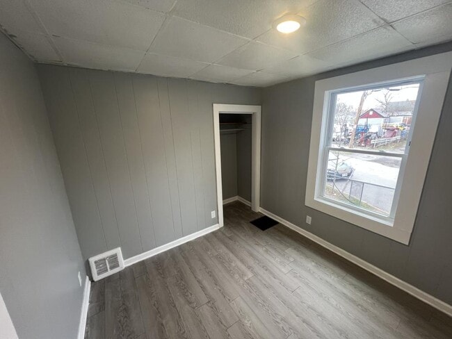 Building Photo - 16 Cummings St