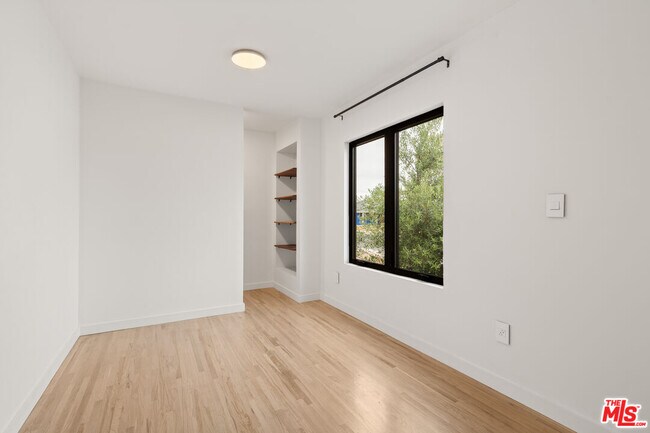 Building Photo - 6116 W 85th Pl