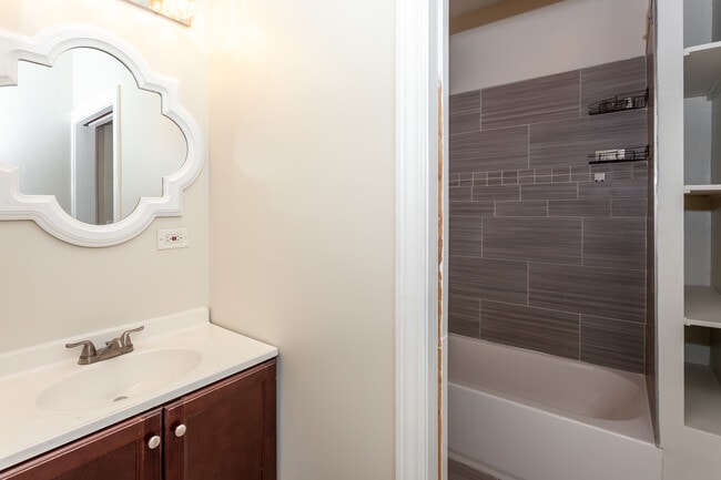 Building Photo - 4610 S Marshfield Ave