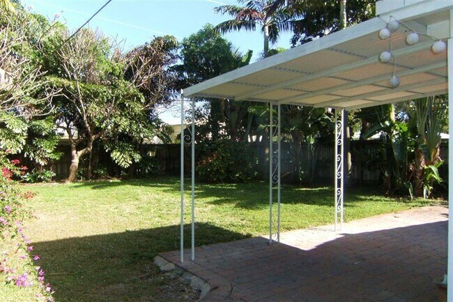 Building Photo - 1304 NE 16th Ave