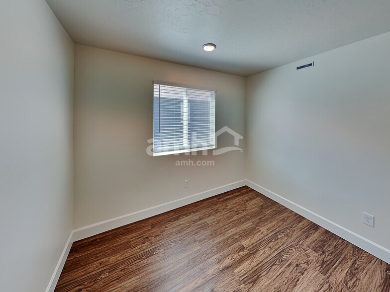 Building Photo - 6689 Mountain Maple Dr