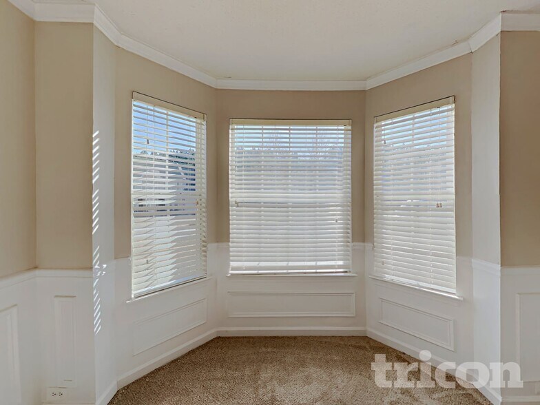 Building Photo - 205 Oak Terrace Dr