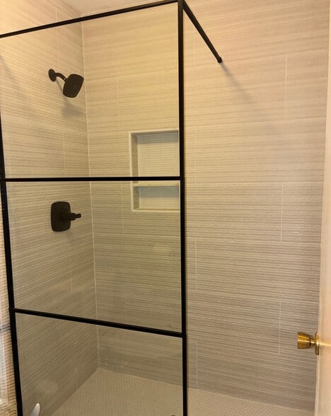 en-suit fully renovated walk-in shower - 1405 Vicksburg Plz
