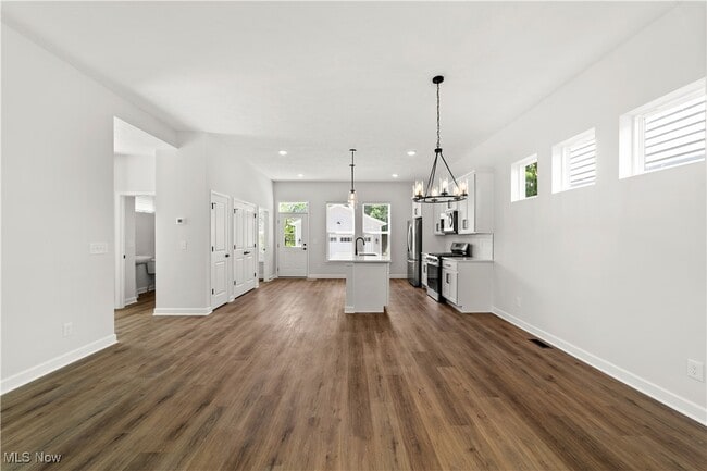 Building Photo - 2240 E 97th St