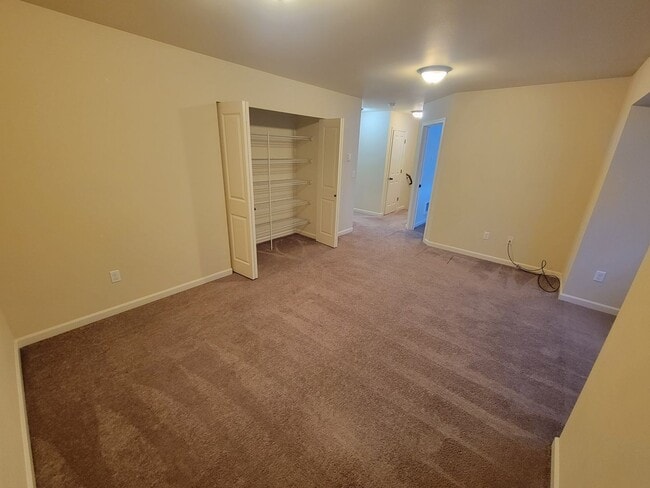 Building Photo - Spacious 3 Bedroom Home in Silverdale!