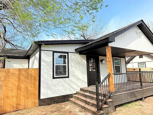 Building Photo - 5909 NW 40th St