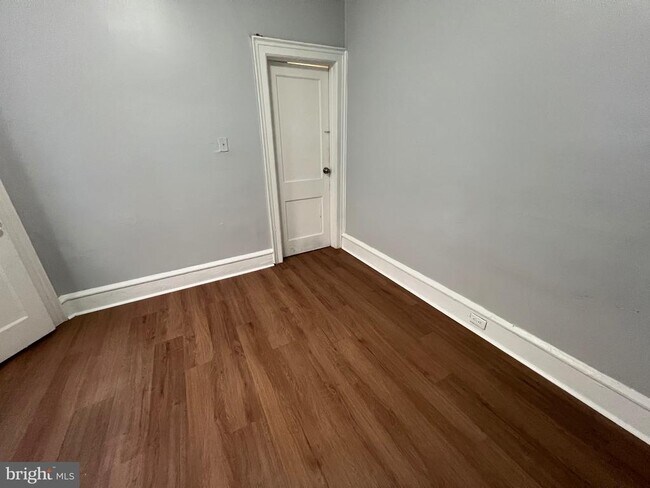 Building Photo - 5533 Walnut St