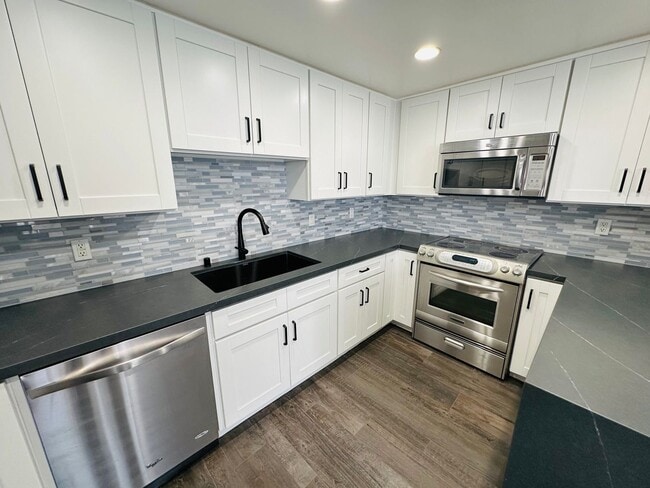 Building Photo - Ground level 2 bedroom, 2 bath in Bayfront...