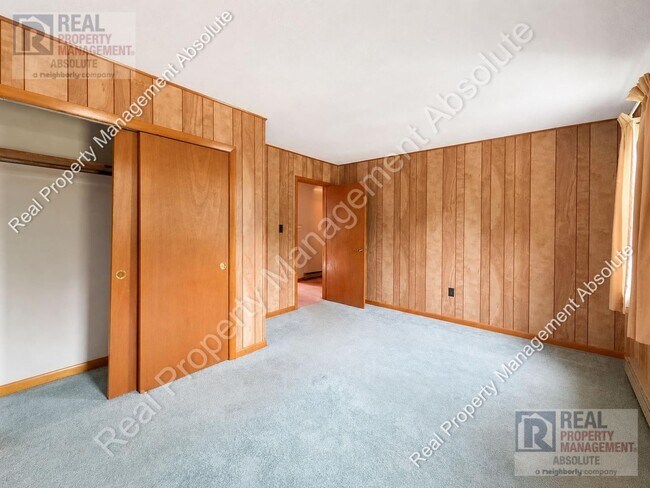 Building Photo - 324 Mammoth Rd