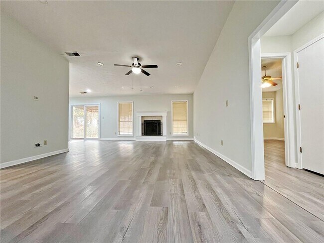 Building Photo - 11250 Ridge Hill Dr