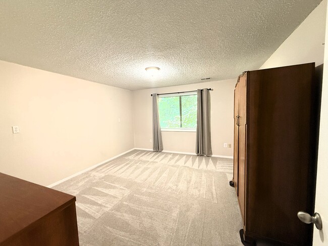 Building Photo - 2217 NE Landover Dr